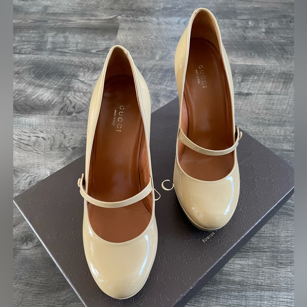 Gucci Tan Heels Sleek Design - Picture 5 of 16
